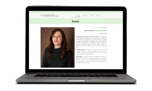 Pagină web psiholog pe laptop deschis
